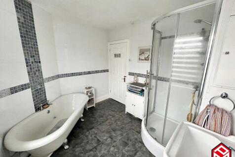 Family Bath &amp; Shower Room