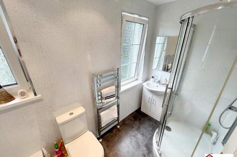 Family Bath &amp; Shower Room