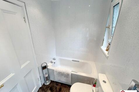 Family Bath &amp; Shower Room