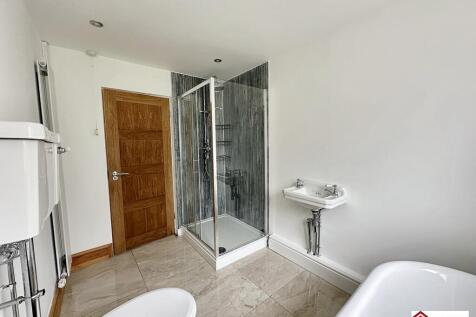 Family Bath &amp; Shower Room