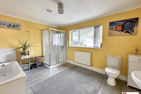Family Bath &amp; Shower Room