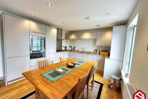 Kitchen / Dining Area