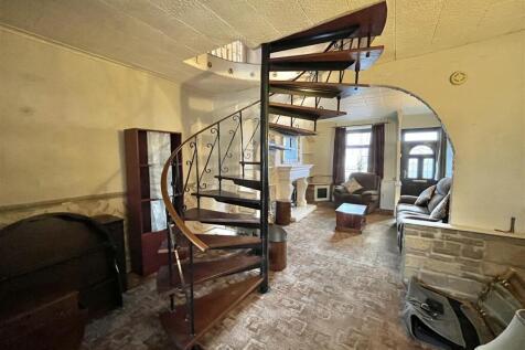 Through Lounge/Dining Room