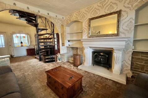 Through Lounge/Dining Room