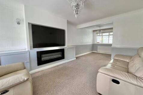 Through Lounge/Dining Area