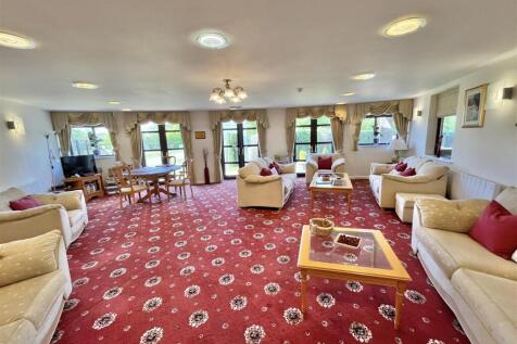 Main Reception &amp; Residents Lounge