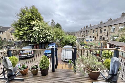 Walled Frontage, Raised Deck &amp; Parking