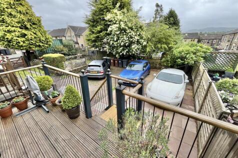 Walled Frontage, Raised Deck &amp; Parking