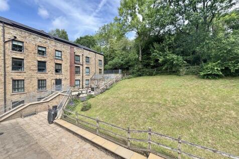 Shared Rear Garden/ Seating Area