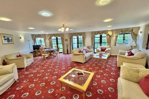 Main Reception, Residents Lounge/Kitchen &amp; Laundry
