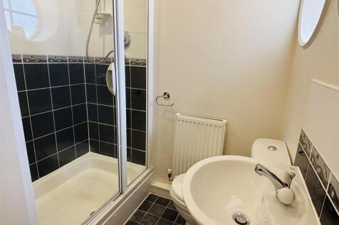 Bedroom One One En-suite
