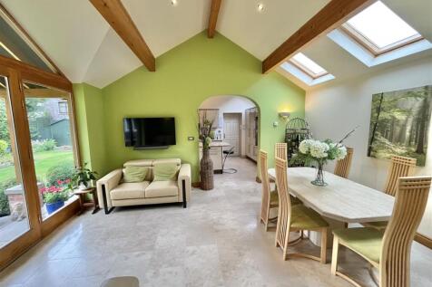 Entrance Hall/Dining Room