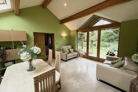 Entrance Hall/Dining Room