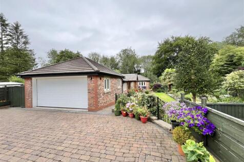 Attached Double Garage &amp; Wc