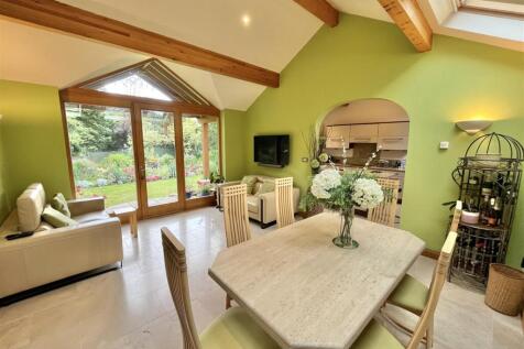 Entrance Hall/Dining Room