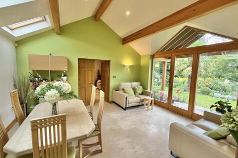 Entrance Hall/Dining Room