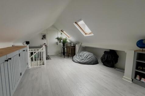 LOFT ROOM