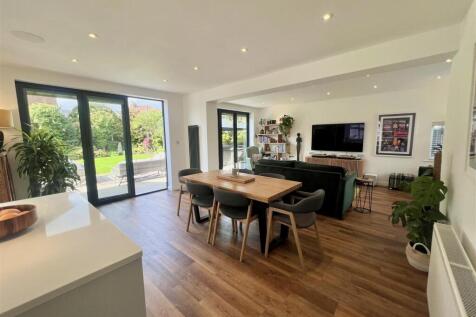LIVING/DINING