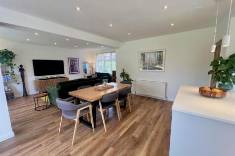 LIVING/DINING