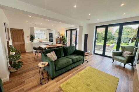 LIVING/DINING