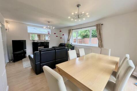 LIVING/DINING