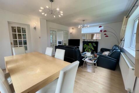 LIVING/DINING