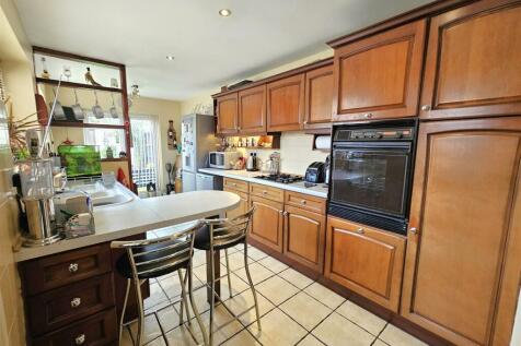Kitchen 2.jpg