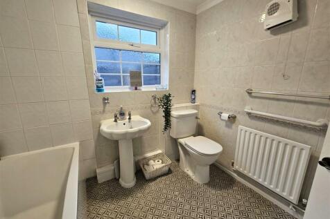 Bathroom.jpg