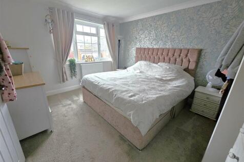Bed 1.jpg