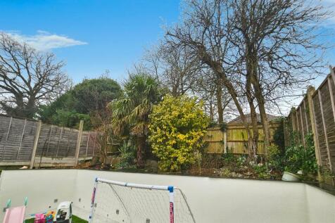 Rear garden 2.jpg