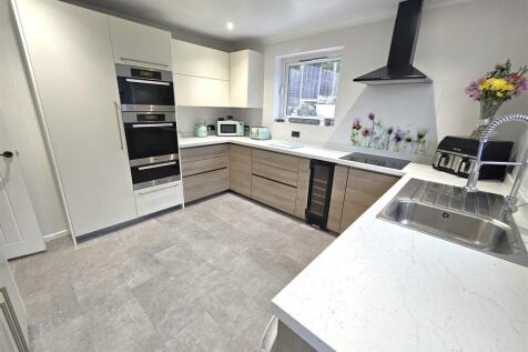 Kitchen1.jpg