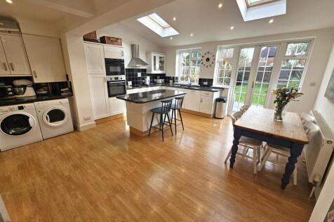 Open plan Kitchen -Diner -family room.jpg