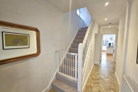 Entrance hall.jpg