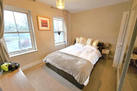 Bedroom 1.jpg