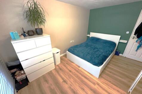 Bed1.jpg