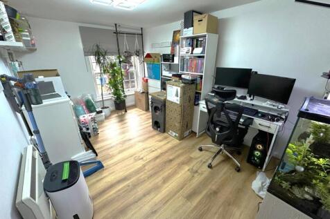 Bedroom 2 .jpg