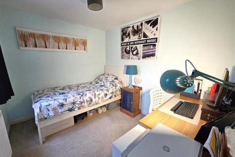 Bedroom 4.jpg