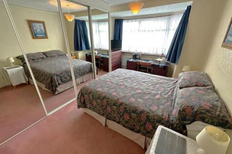 Bedroom 1.jpg