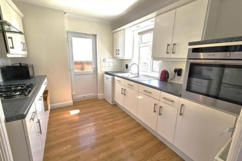 Kitchen 2.jpg