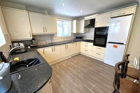 Kitchen 2.jpg