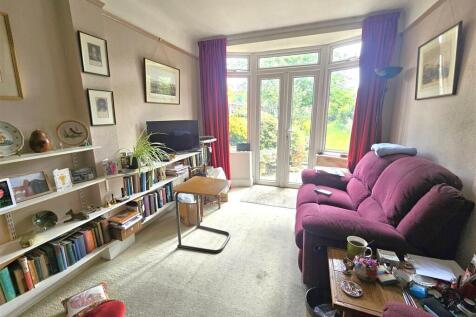 Living Room 2.jpg