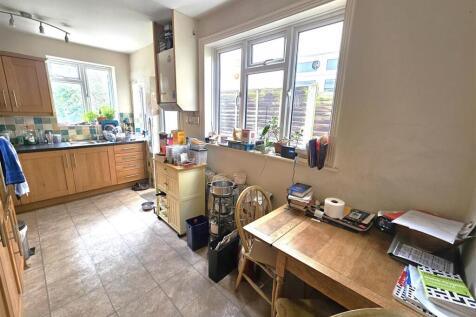 Kitchen2.jpg