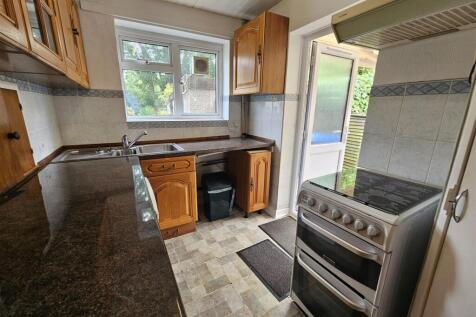 Kitchen 2.jpg