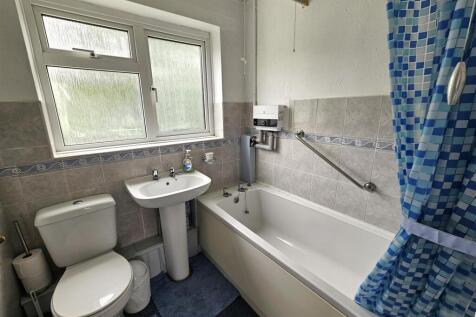 Bathroom.jpg