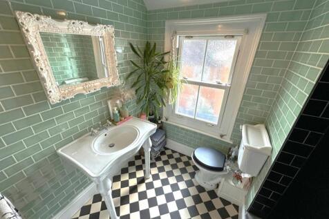 Shower Room.jpg