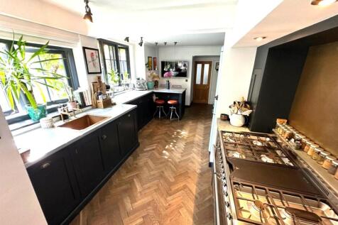 kitchen new.jpg