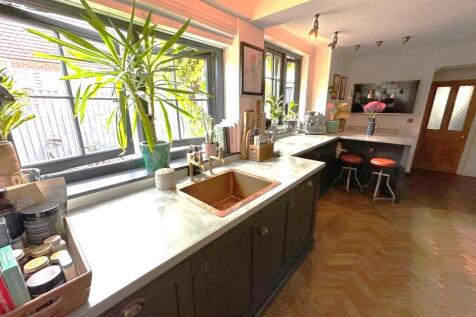 Kitchen worktop.jpg