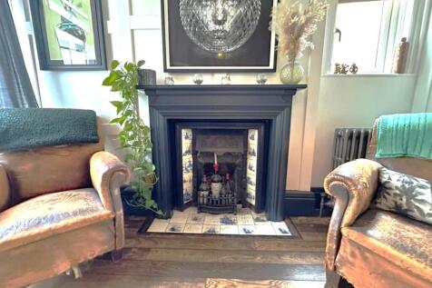 Open fireplace, dining room.jpg
