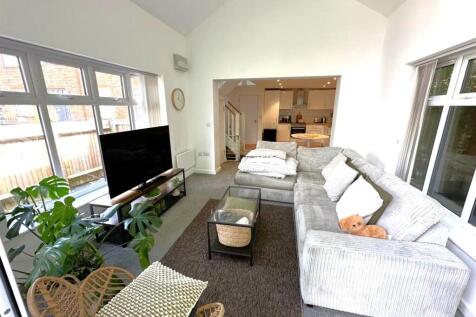 Living Room 1.jpg