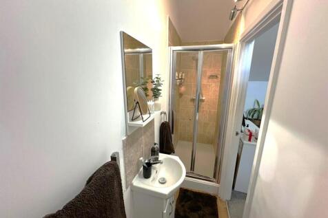Shower Room.jpg